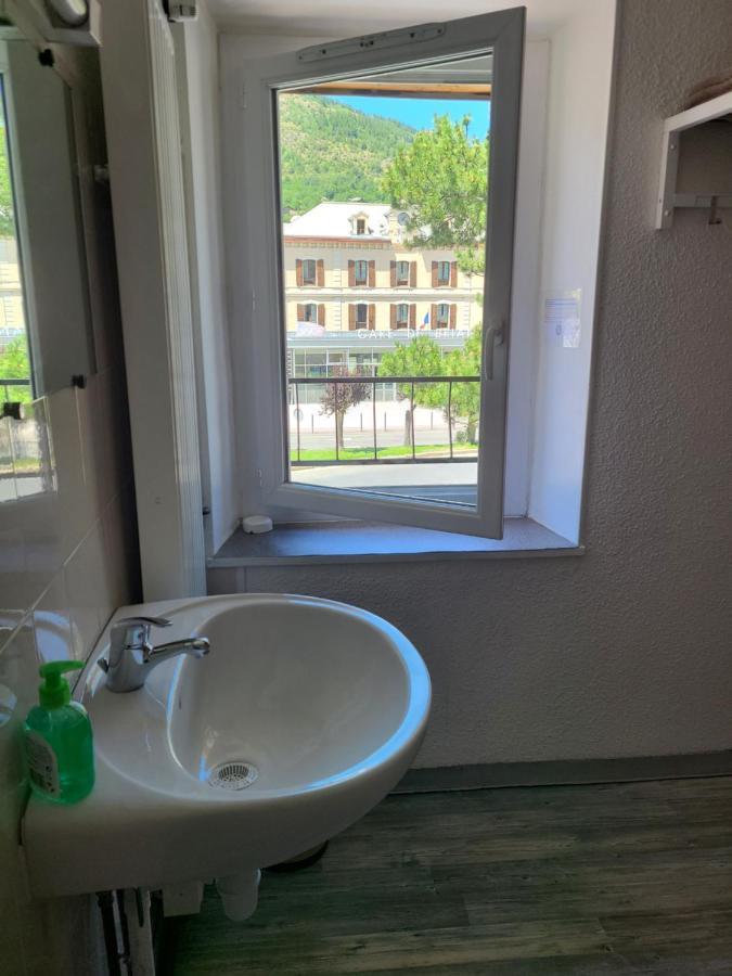 Hotel De La Gare Briançon Esterno foto